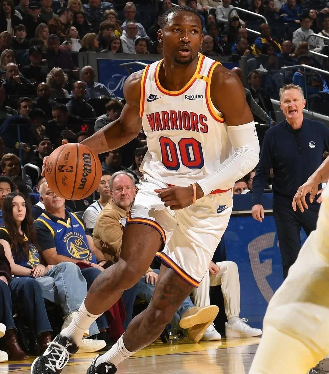 关于勇士爆冷勇士B队,克莱打破历史纪录的信息 关于勇士爆冷勇士B队,克莱打破历史纪录的信息