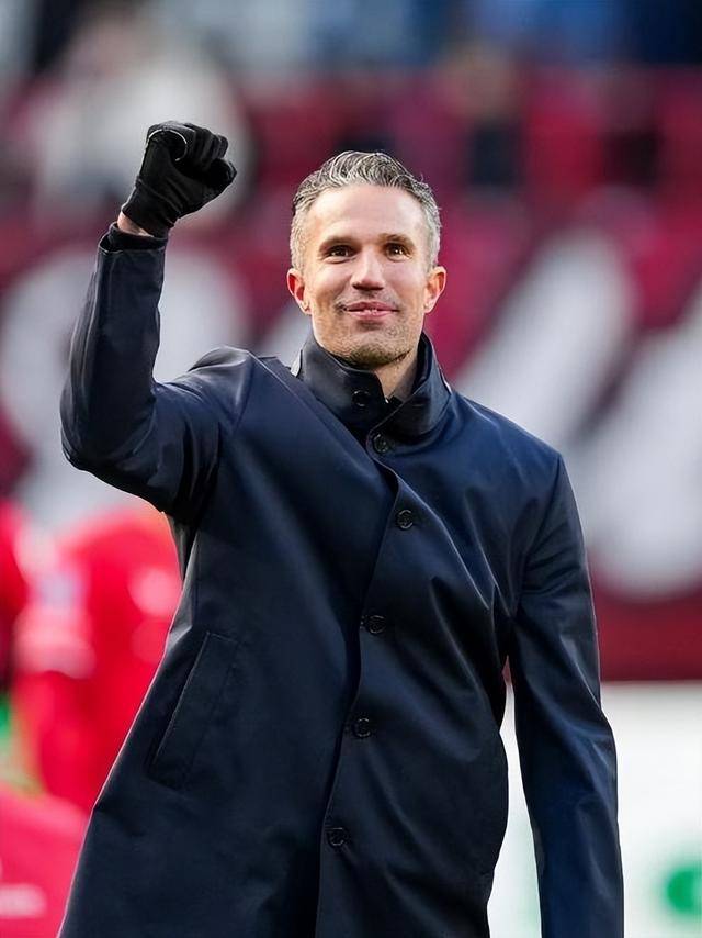 秘鲁险胜皇马,范佩西制霸全场 秘鲁险胜皇马,范佩西制霸全场