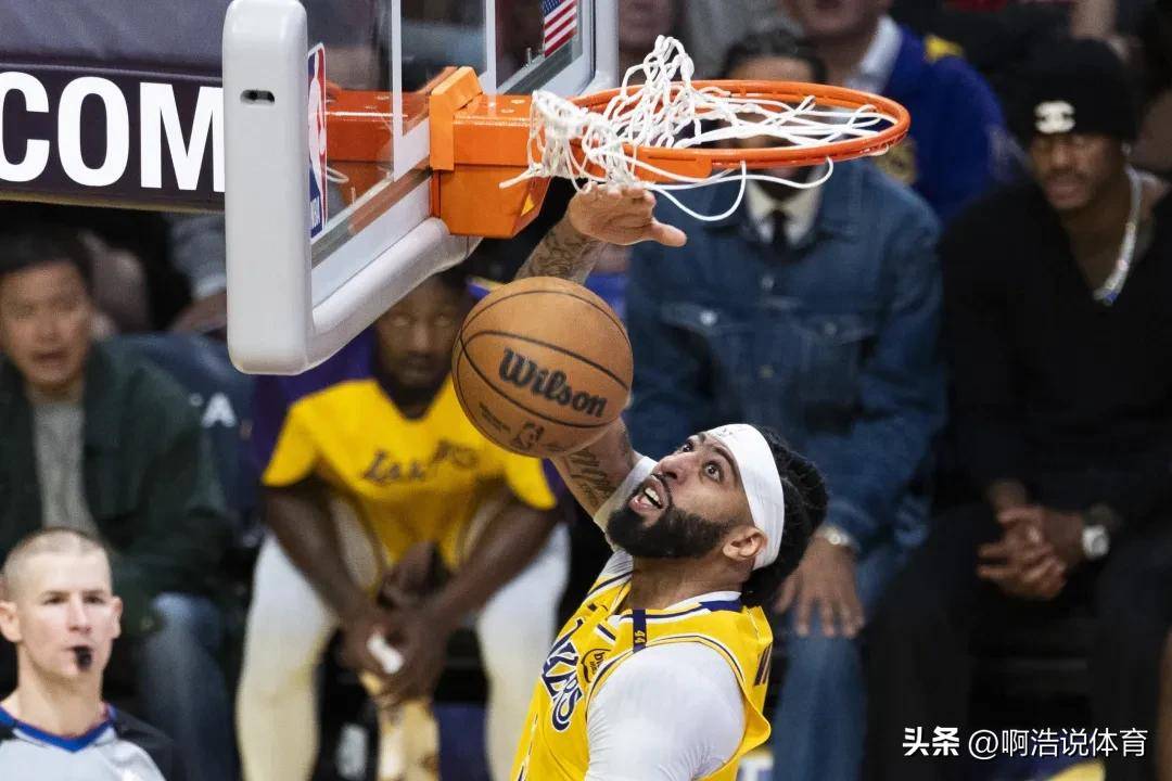 关于湖人B队完胜菲律宾男篮，凯尔·库兹马完成帽子戏法的信息