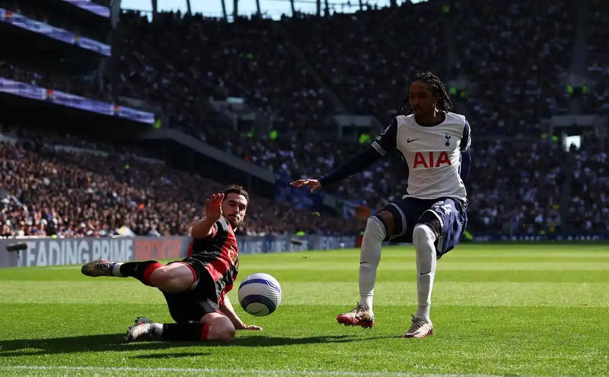 开云平台-比利亚雷亚尔客场胜出,争夺欧战席位的简单介绍