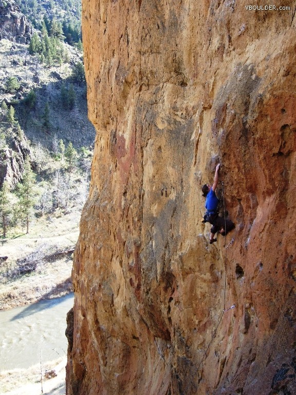 包含探寻极限:攀岩比赛中选手挑战高难度路线的词条 包含探寻极限:攀岩比赛中选手挑战高难度路线的词条
