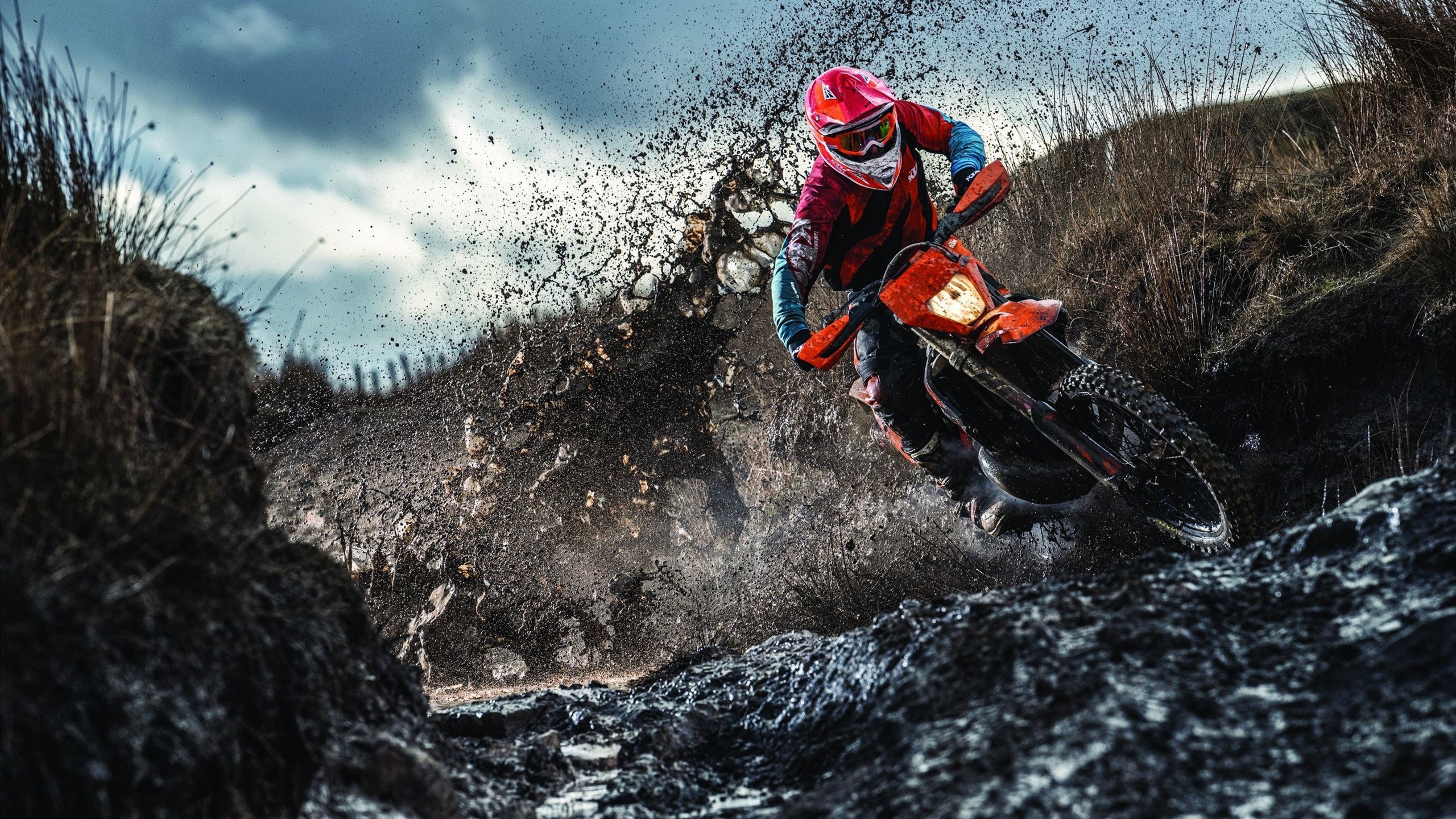 赛道传奇，佩雷兹驾驭阿斯顿马丁横扫威廉姆斯，统治全场